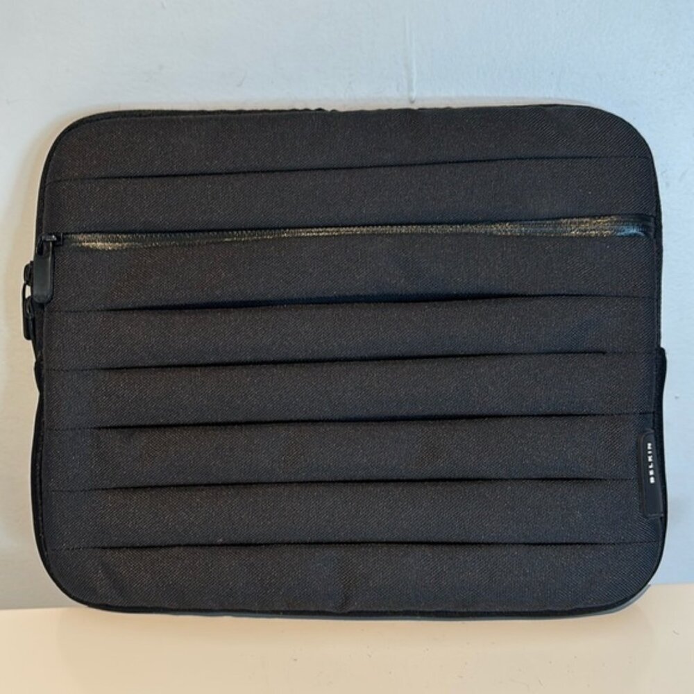 Belkin F8N277tt Pleated Sleeve for Apple iPad and iPad 2